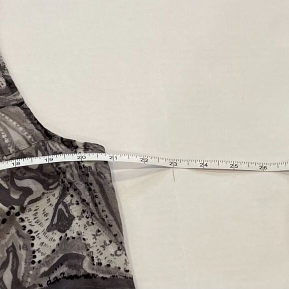 Talbots Cotton Gray, White Boho Paisley Sleeveless V-Neck Blouse, Ruffle Hem, 1X - Picture 11 of 12